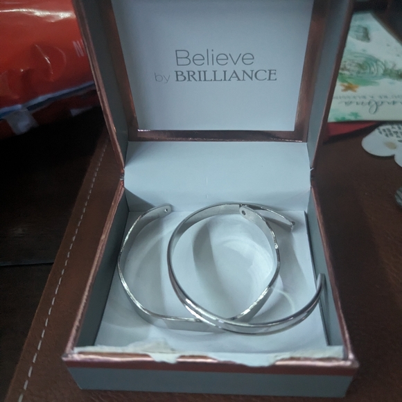 Bracelets - Picture 2 of 7